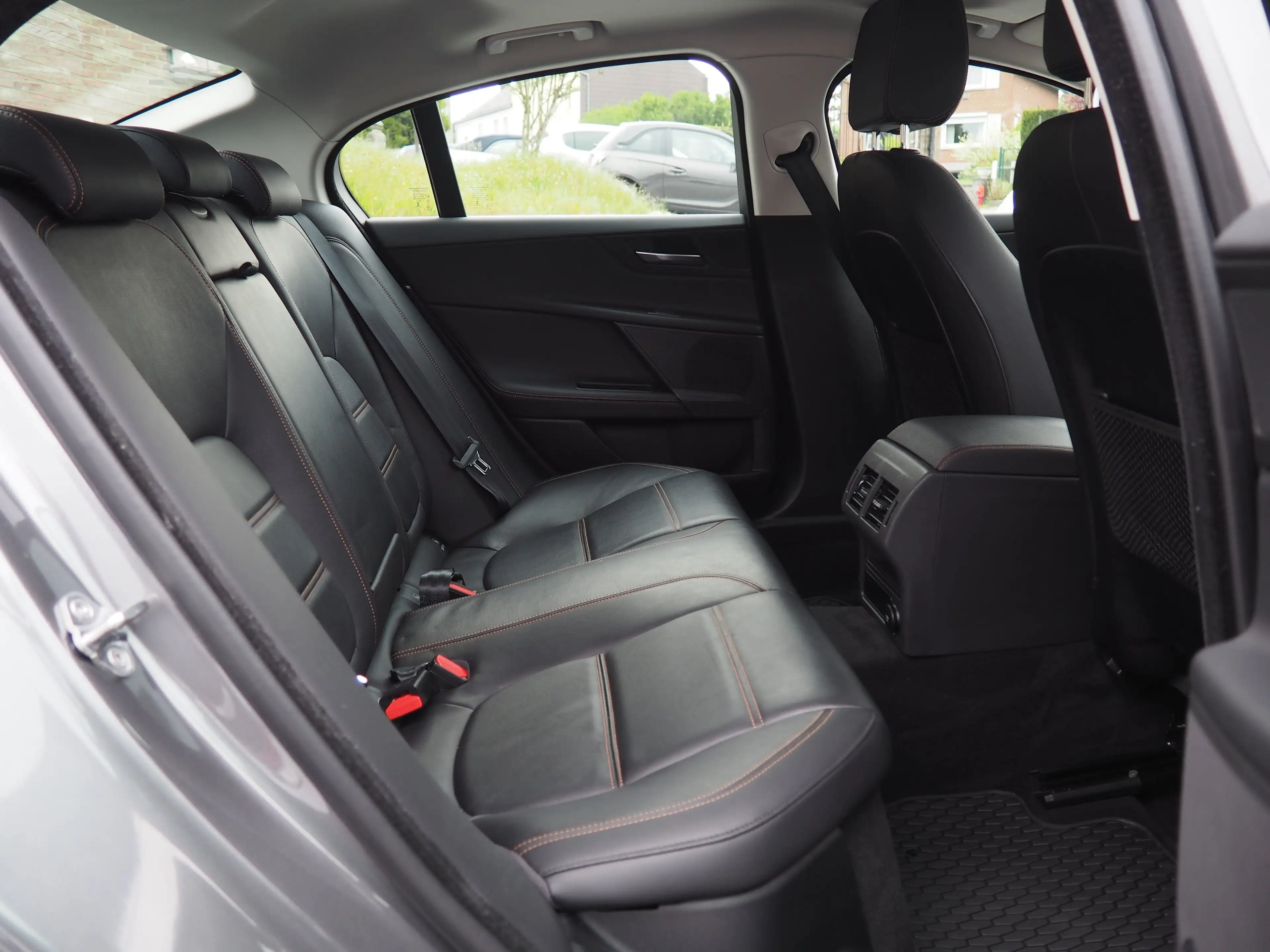 Jaguar XE 2.0 D E-Perf ✅BOITE AUTO✅GPS-CUIR-LED-FULL-EU6 — photo 12
