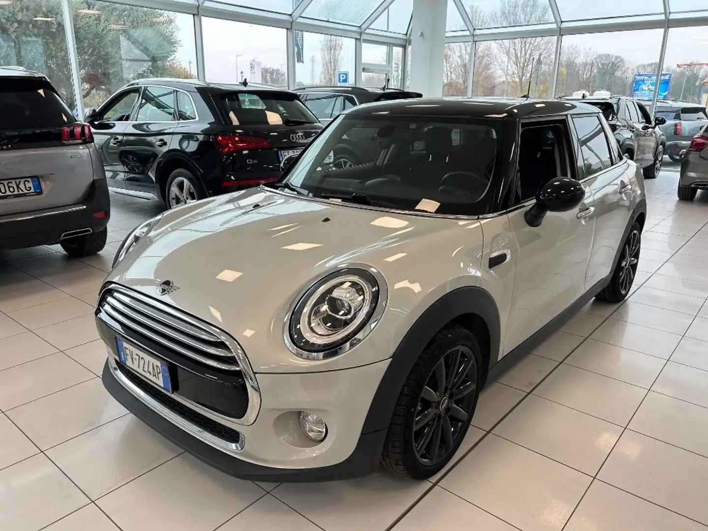 MINI Cooper 1.5 Cooper Hype 5 porte Grijs - 1