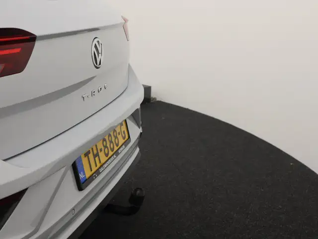 Volkswagen T-Roc view 5