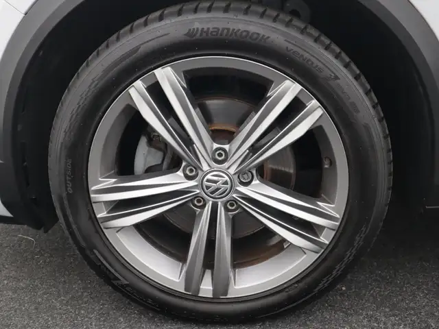 Volkswagen T-Roc view 6