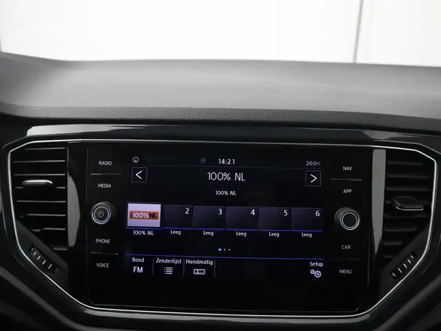 Volkswagen T-Roc view 28