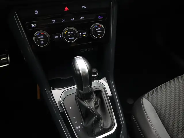 Volkswagen T-Roc view 15