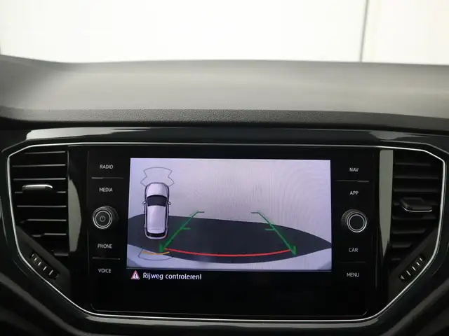 Volkswagen T-Roc view 12