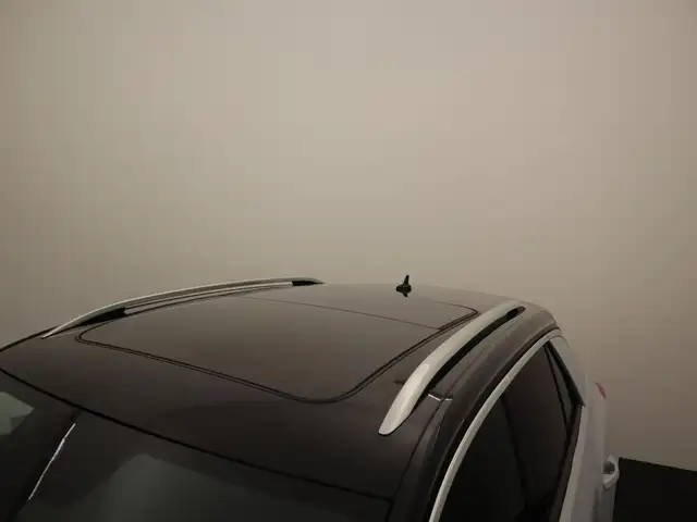 Volkswagen T-Roc view 8