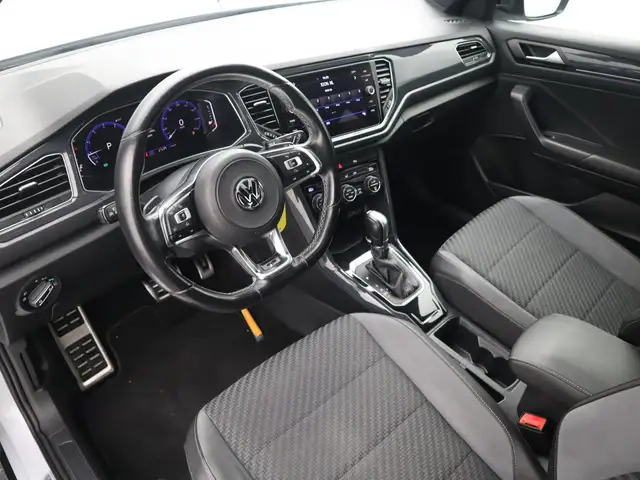 Volkswagen T-Roc view 11