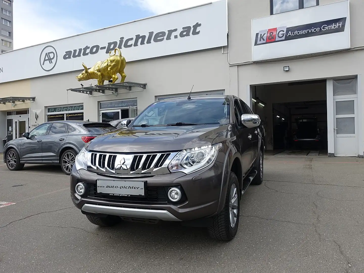 Mitsubishi L200 L 200 2,4 DI-D HP 4WD Doppelkabine Instyle Aut. Marrón - 1