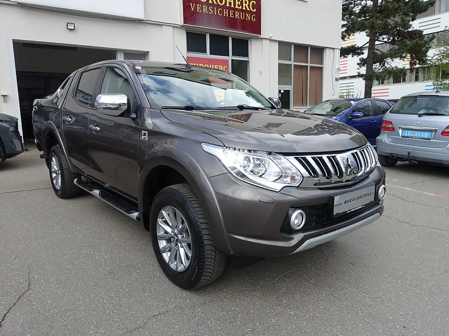 Mitsubishi L200 L 200 2,4 DI-D HP 4WD Doppelkabine Instyle Aut. Marrón - 2
