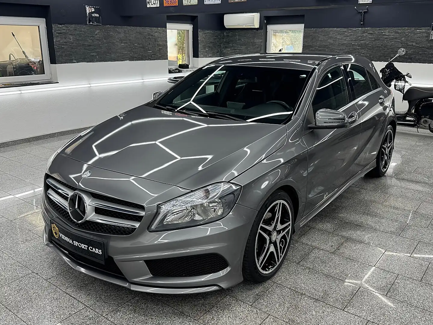 Mercedes-Benz A 180 CDI*AMG-Paket*Wenig-KM* Grau - 2