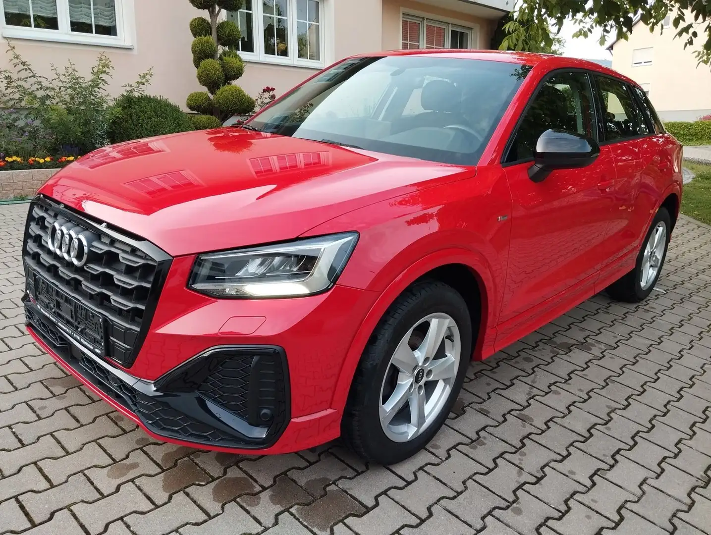 Audi Q2 30 TFSI S line, LED, PDC, DAB, Pre sense Rot - 1