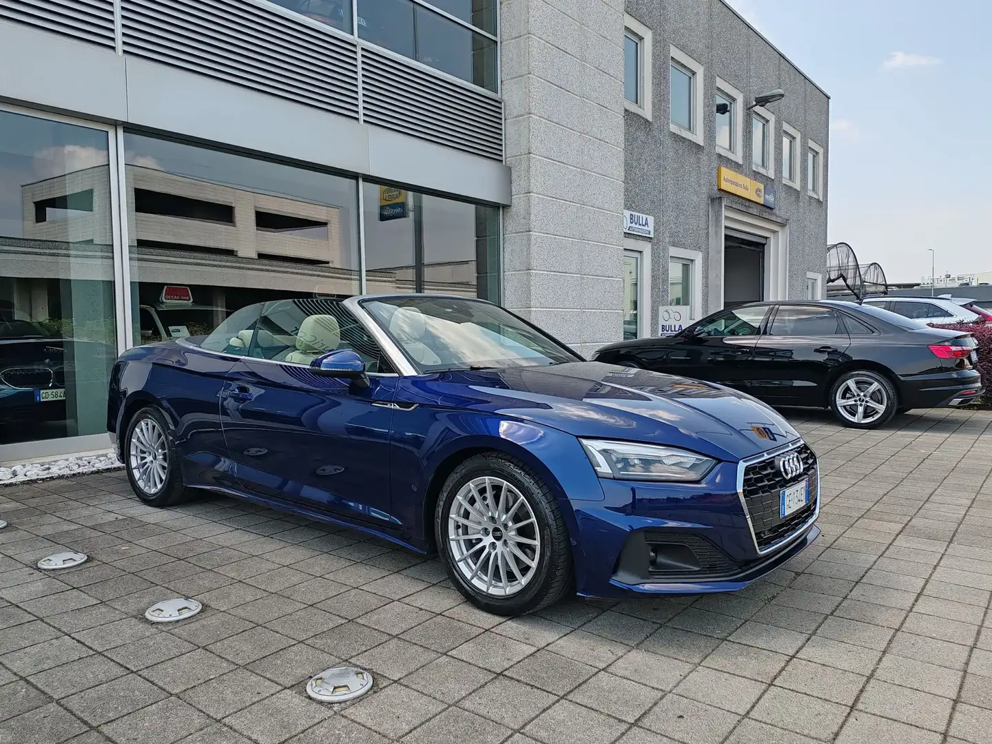 Audi A5 Cabrio 40TFSI 204cv S tronic Fari LED Pelle Navi Bleu - 2