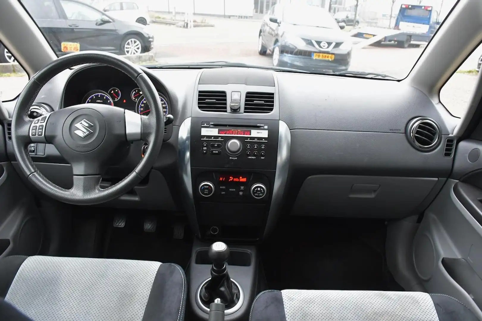 Suzuki SX4 1.6 Limited Clima|Keyless|Alcantara! crna - 2