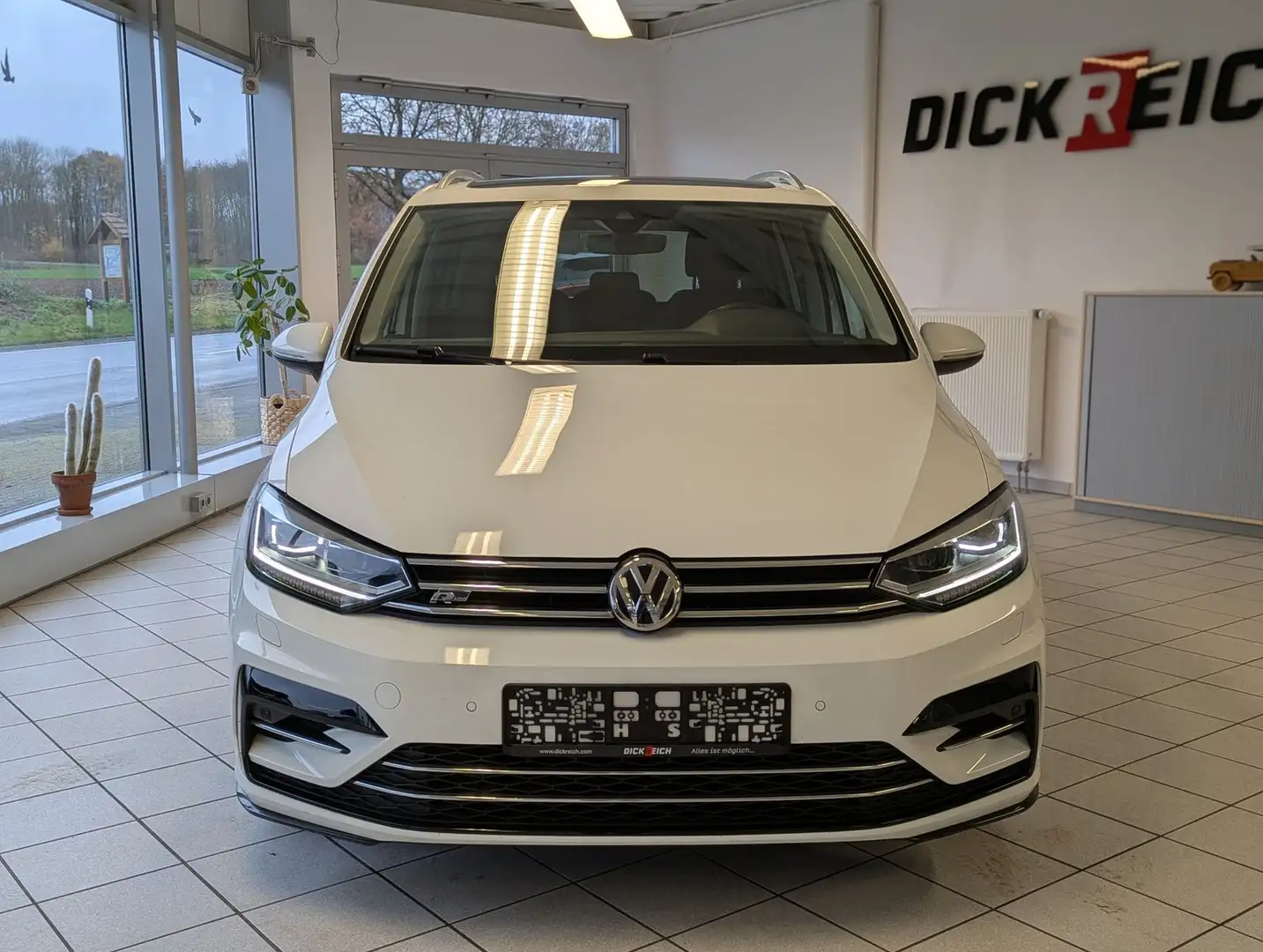 Volkswagen Touran 2.0 DSG R-Line Highl. Pano 7-Sitz AHK 18" Weiß - 2