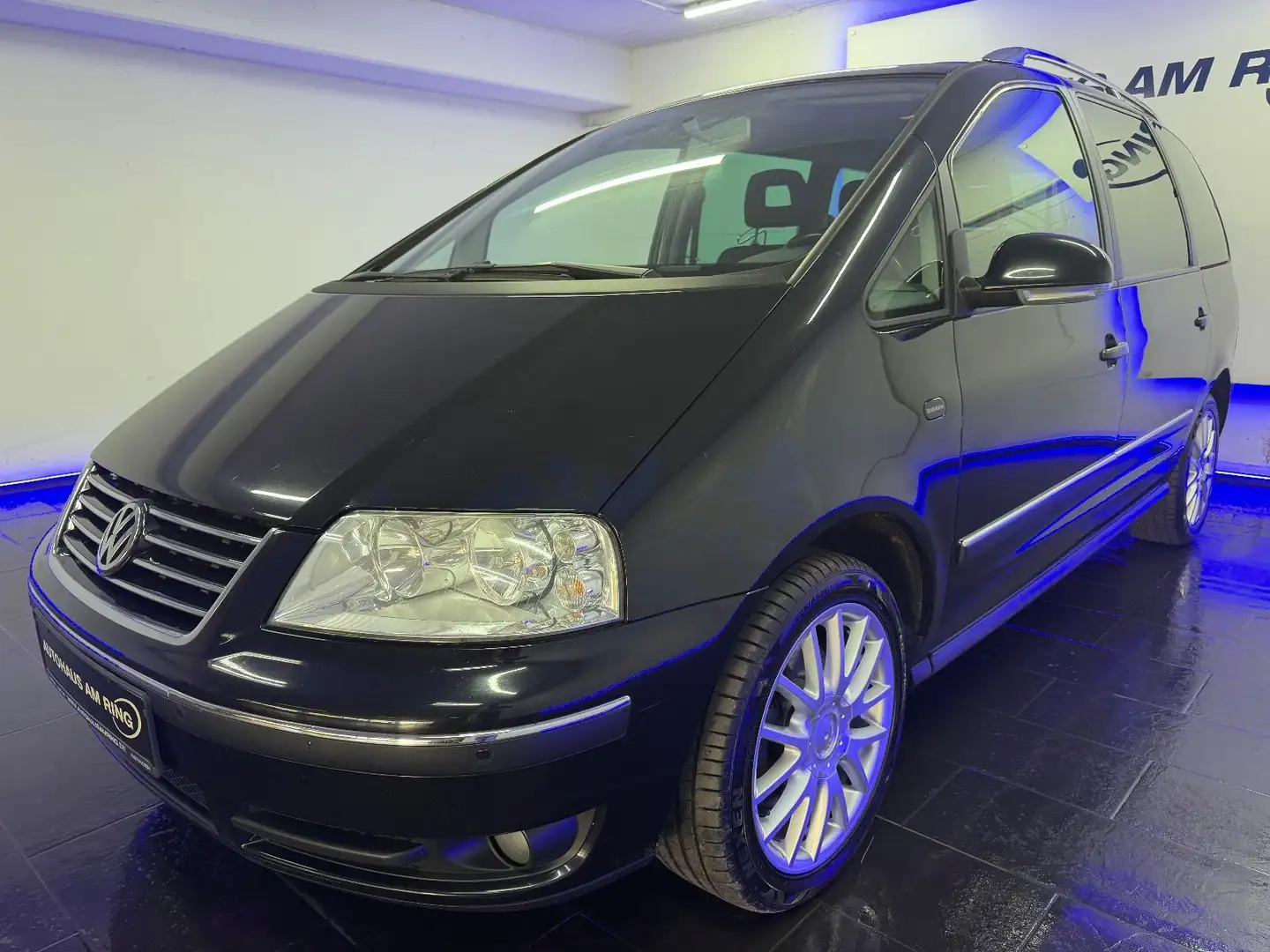 Volkswagen Sharan 2.0 TDI Special 7SITZ NAV 2xPDC TEMPO SHZ Schwarz - 2