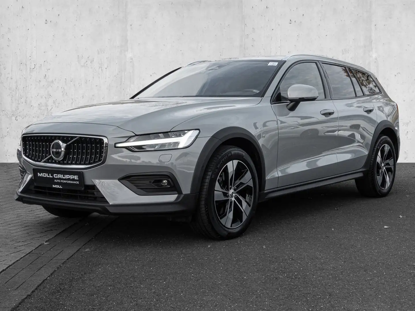 Volvo V60 Cross Country B4 AWD Plus LED Kamera Grau - 2