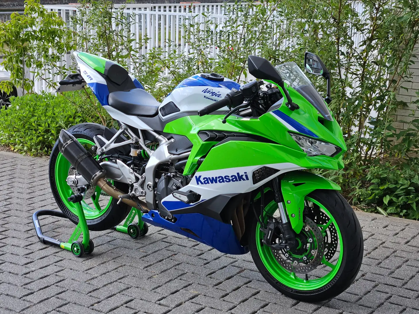 Kawasaki Ninja ZX-4RR 40th anniversary Akrapovic racing line Green - 1