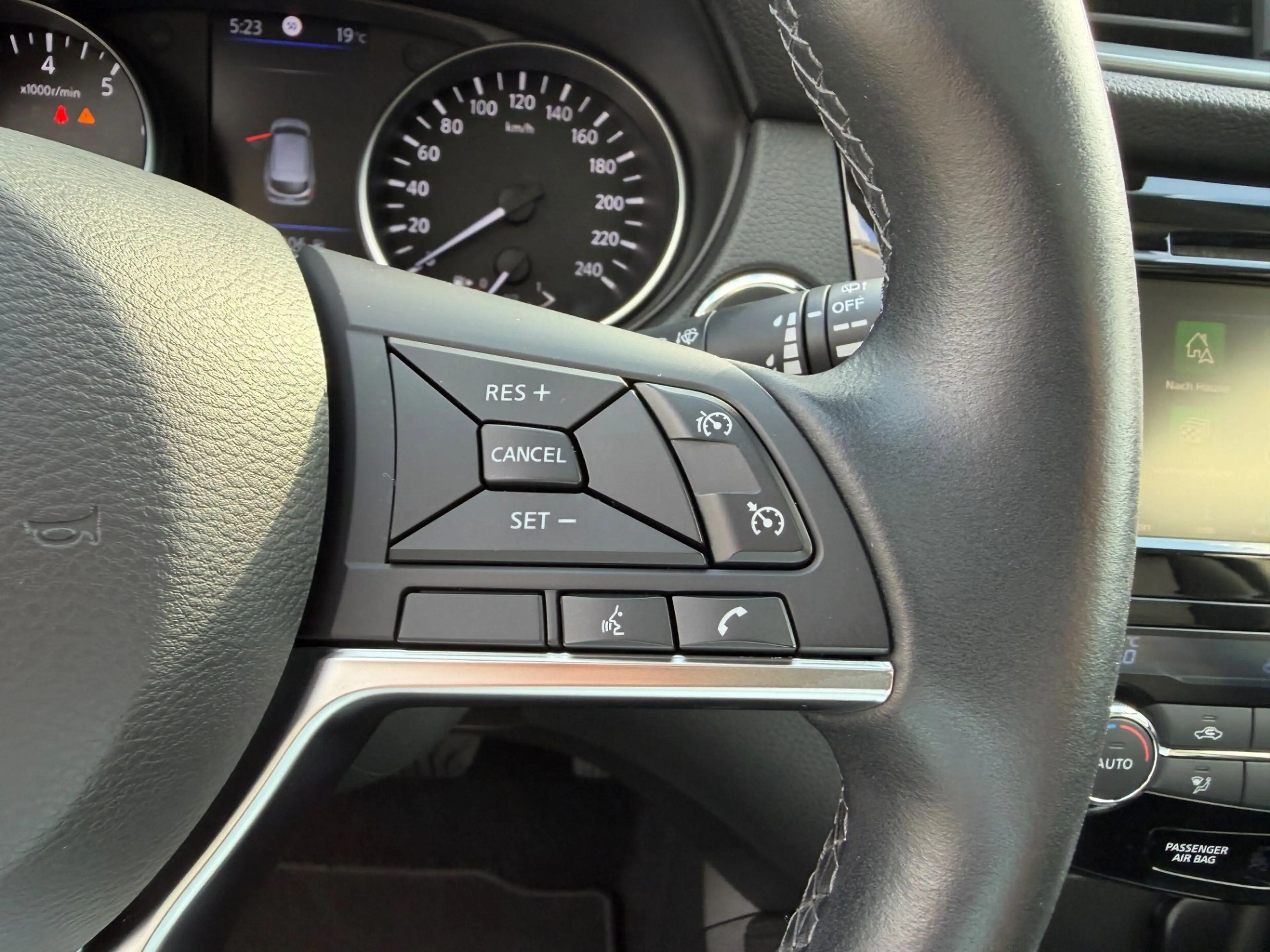 Nissan Qashqai 1.2 DIG-T Tekna 4x2 — photo 18