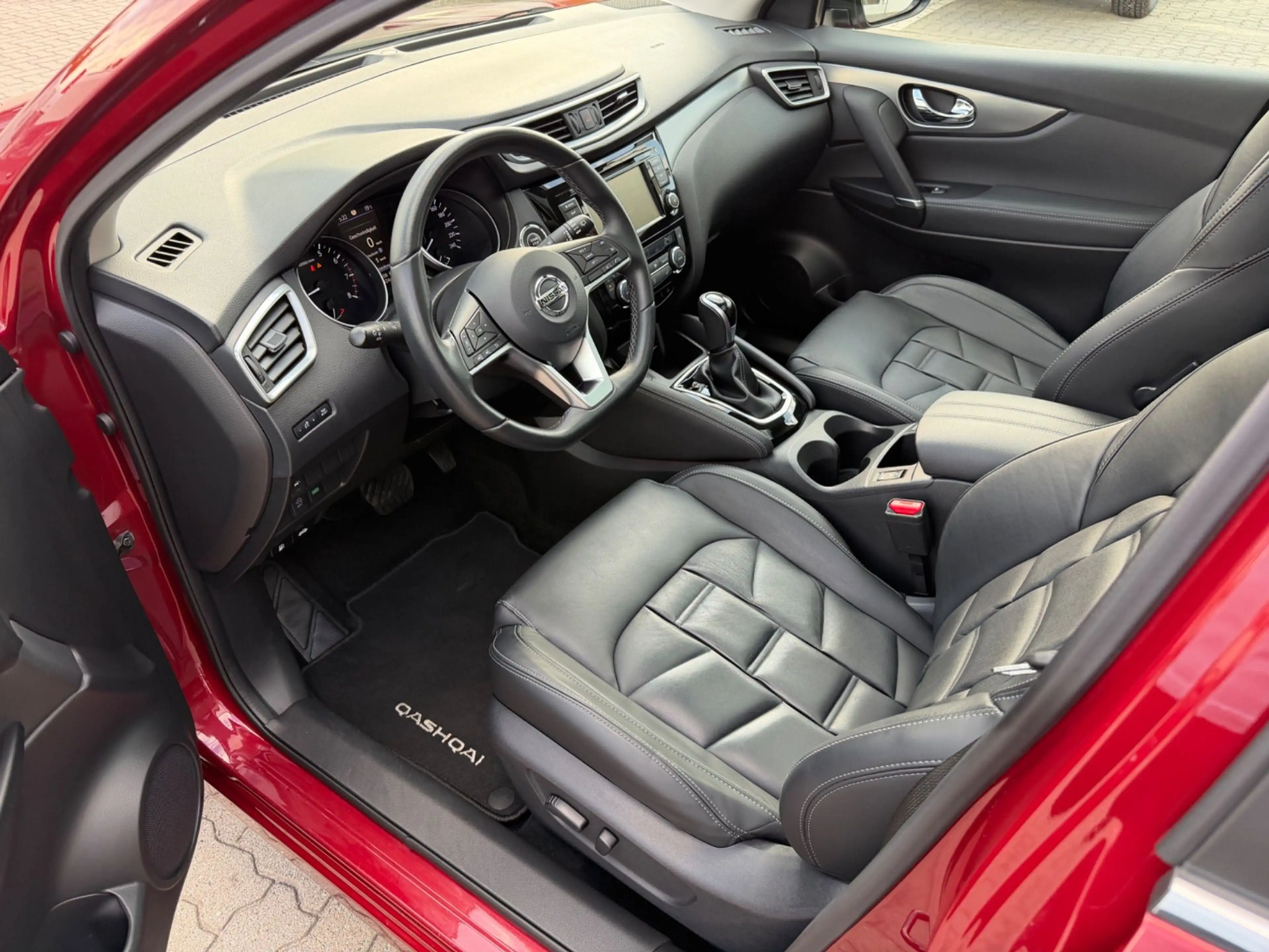 Nissan Qashqai 1.2 DIG-T Tekna 4x2 — photo 9