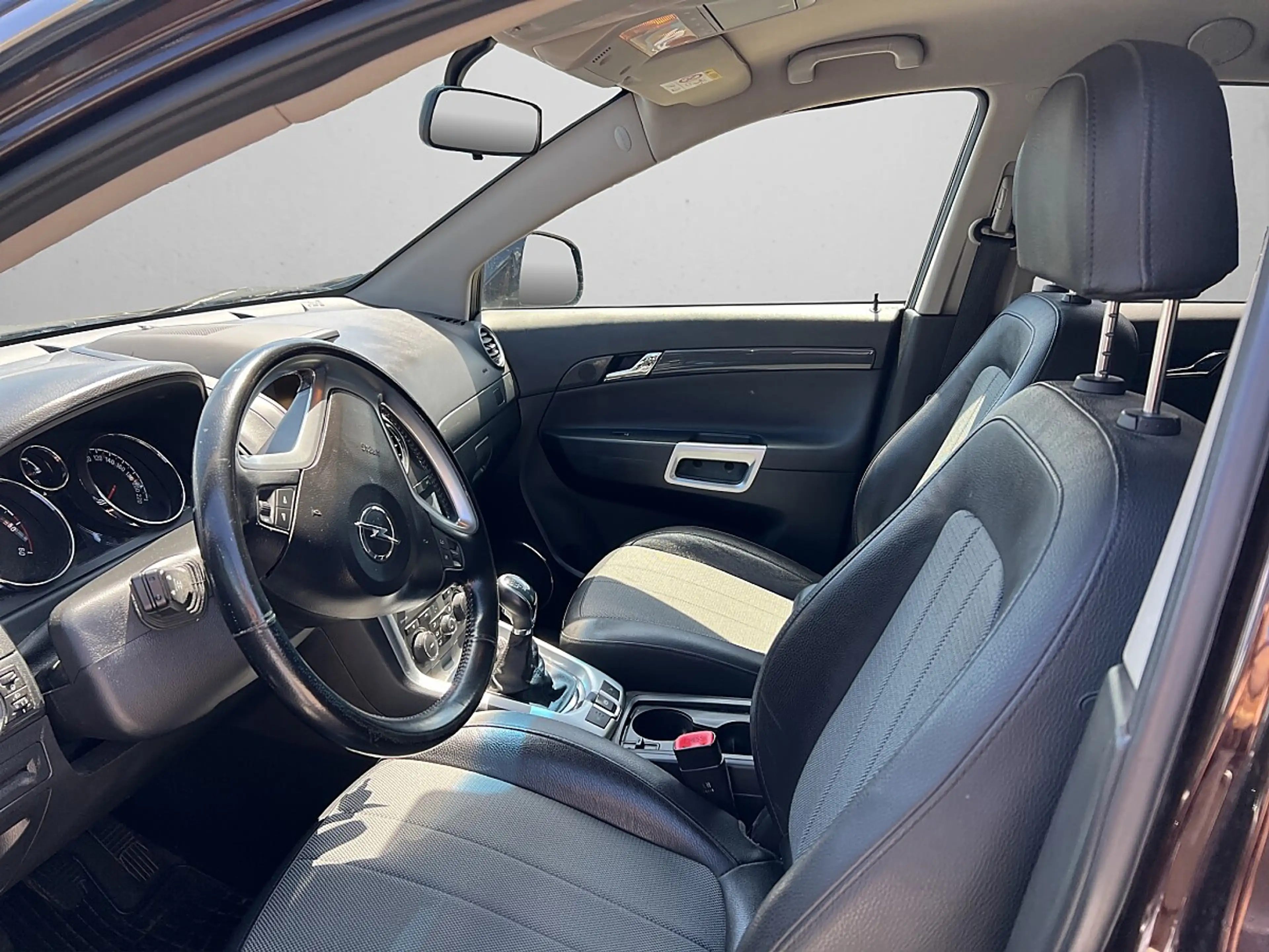 Opel Antara 4x4 2.2 CDTI Style — photo 9