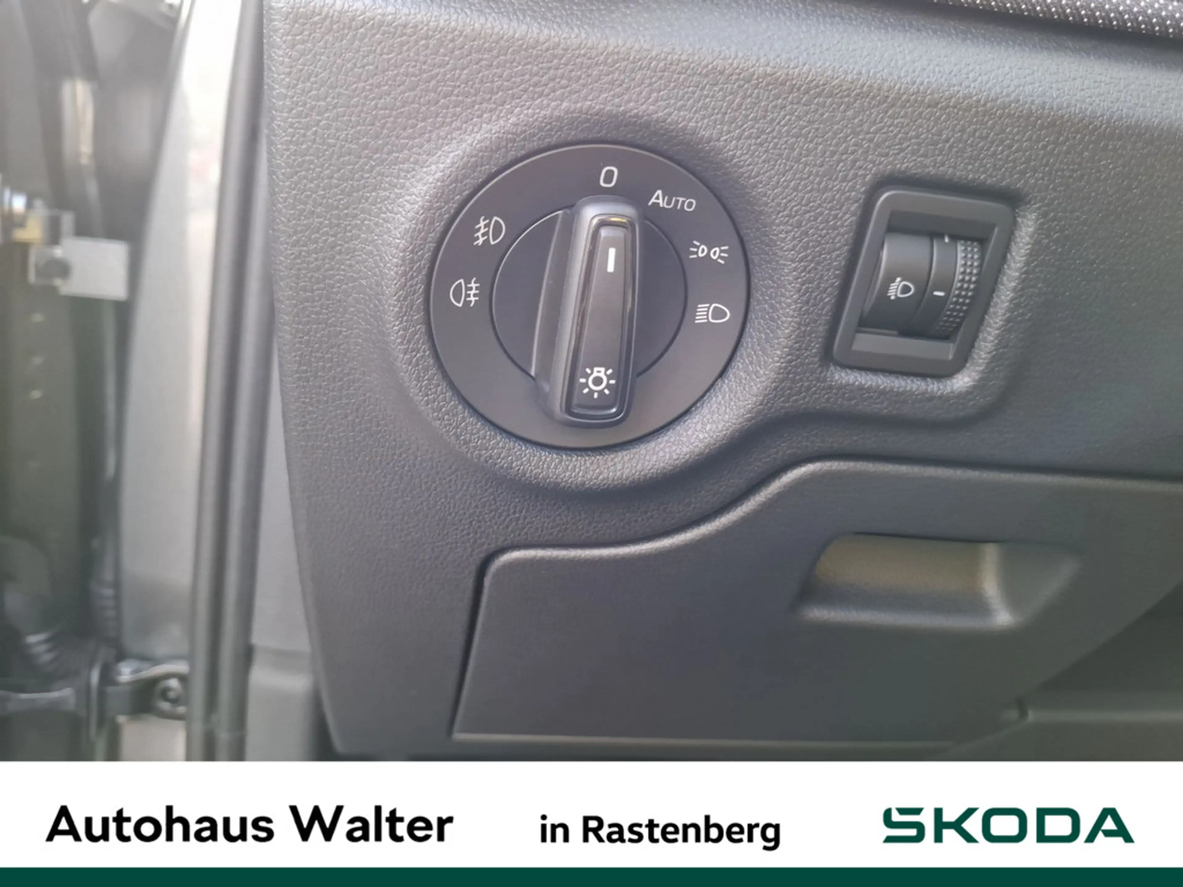 Skoda Fabia 1.0 TSI Selection KLIMA SHZ FSE LED — photo 15