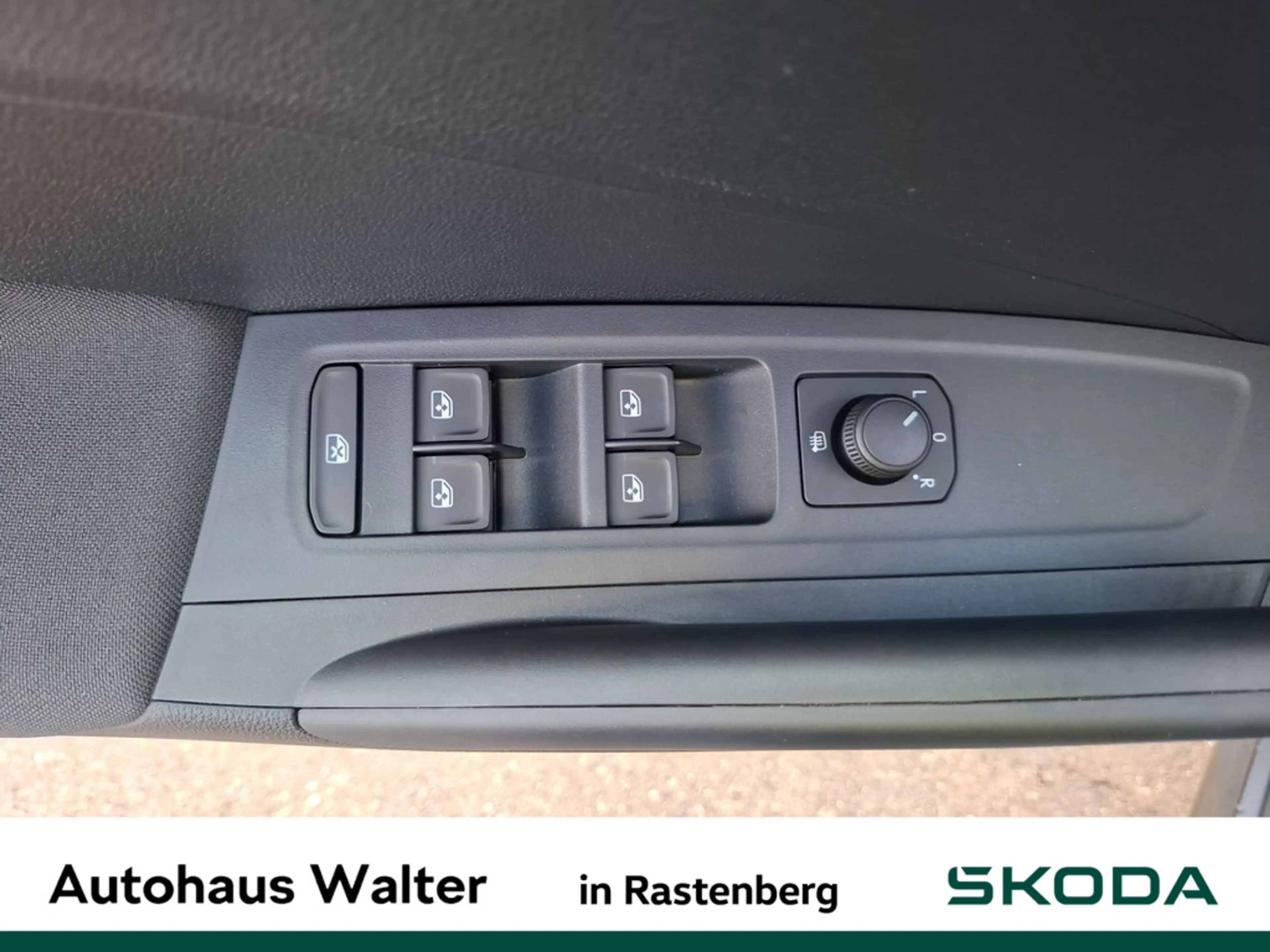 Skoda Fabia 1.0 TSI Selection KLIMA SHZ FSE LED — photo 16