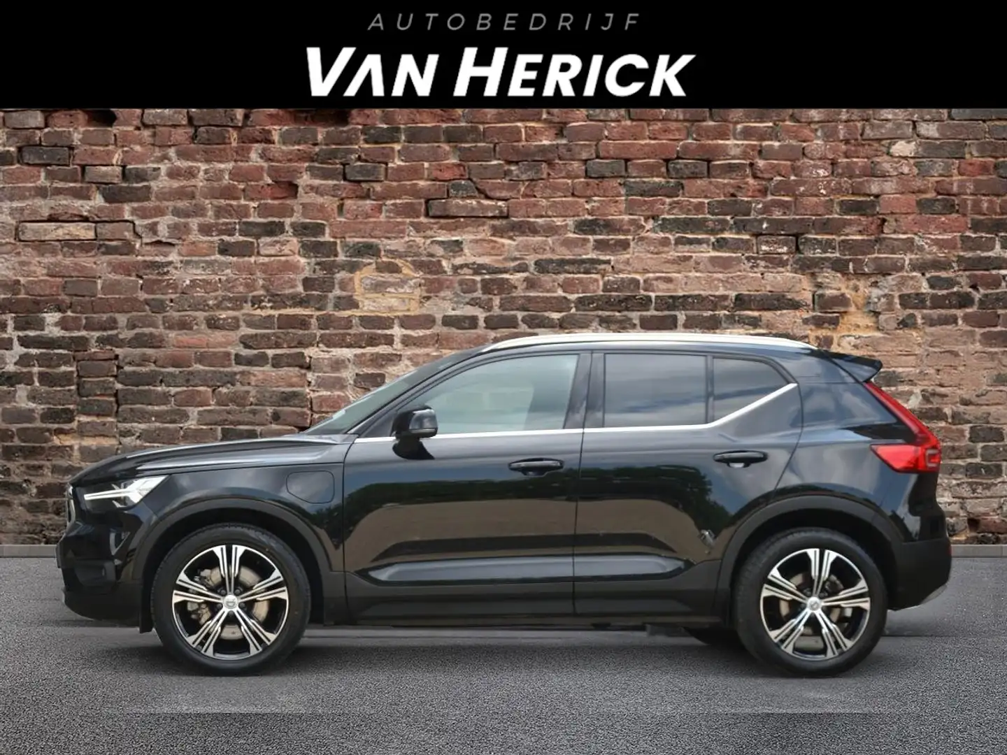 Volvo XC40 1.5 T5 Recharge Inscription | Leder | Camera | 19" crna - 2