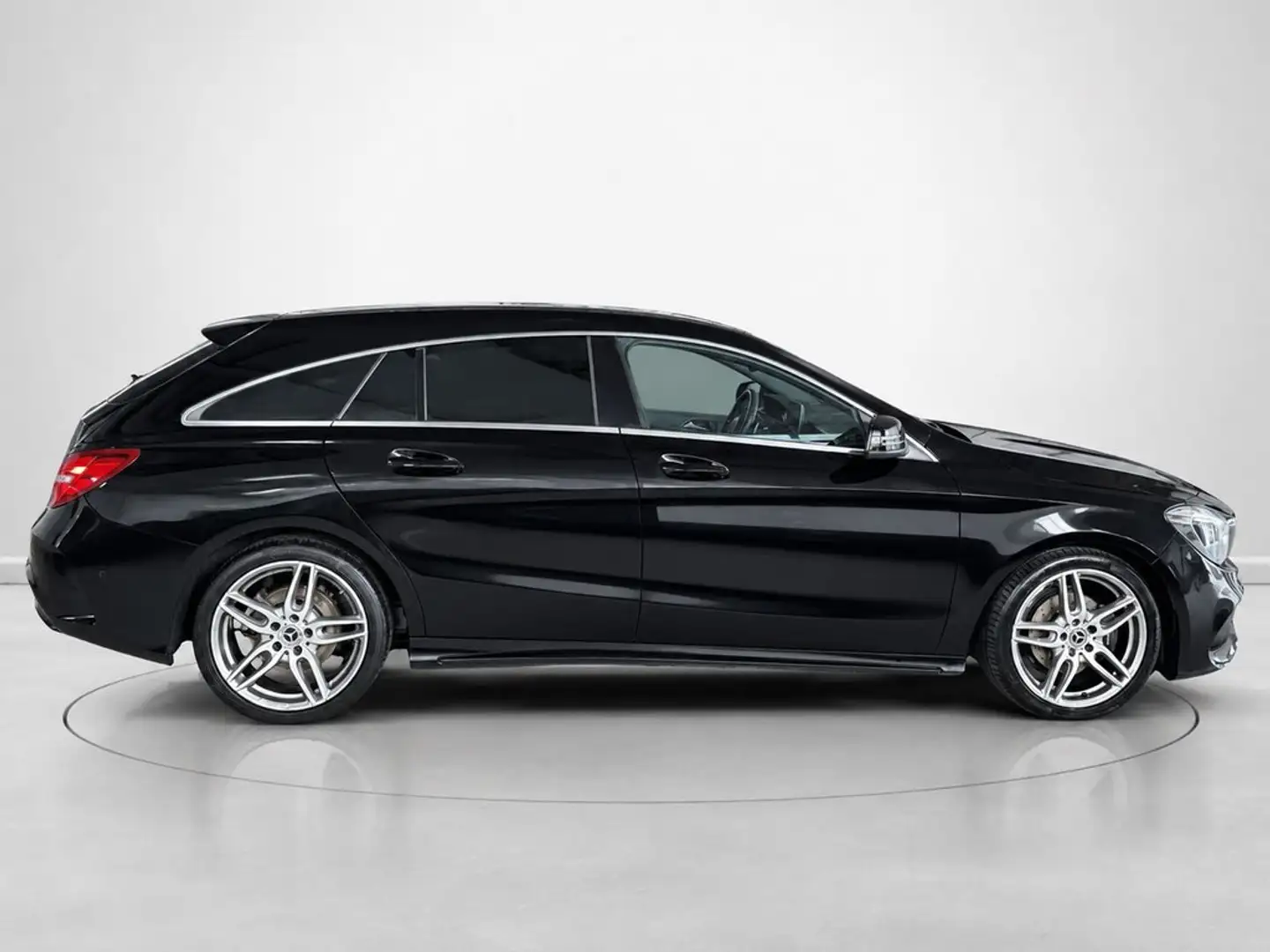Mercedes-Benz CLA 200 Shooting Brake 200d Negro - 2