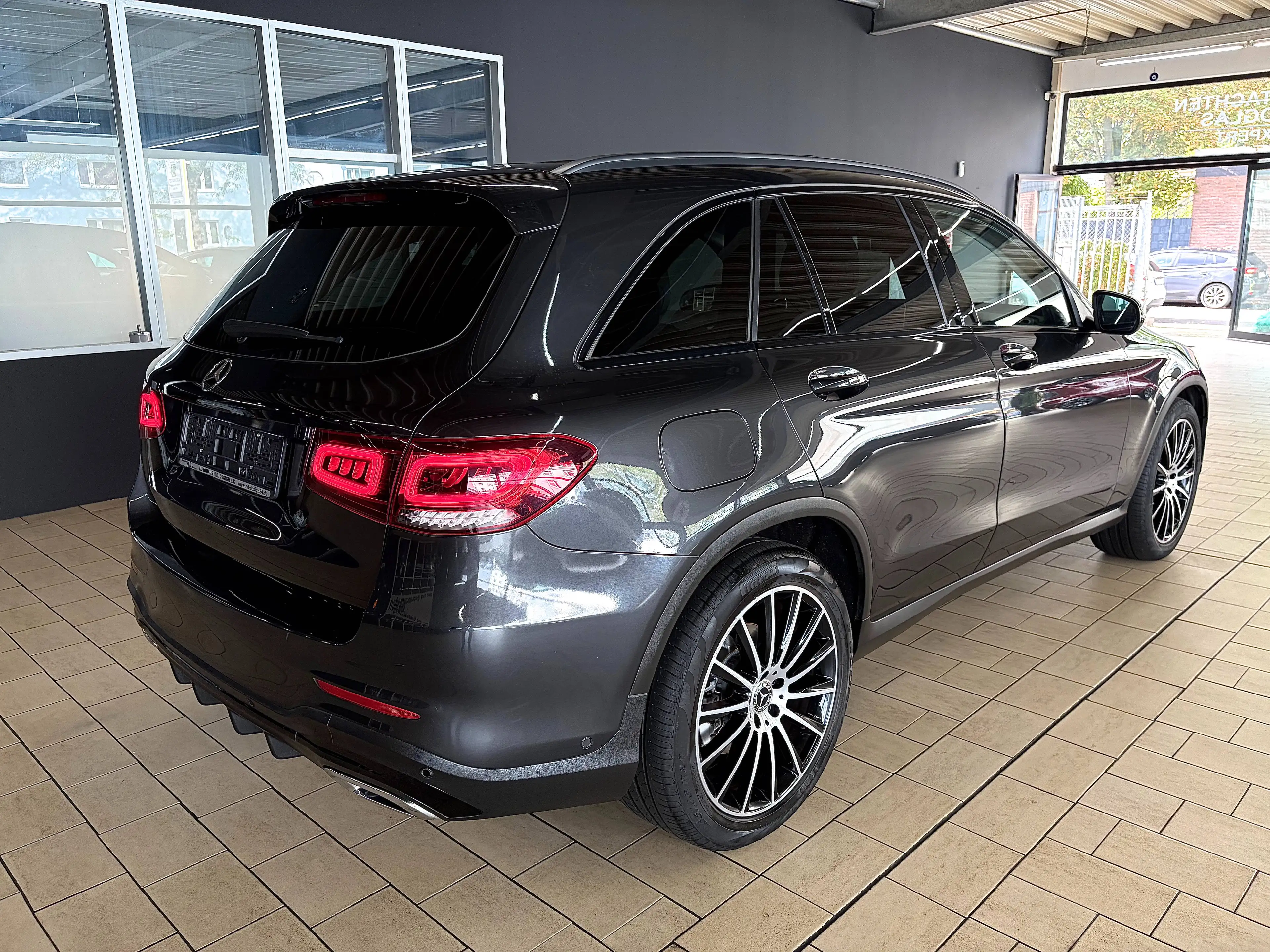Mercedes-Benz GLC 400 GLC 400d 4M *AMG-LINE+HUD+NAVI+LEDER+PANORAMA+LED+20'AMG* — photo 7