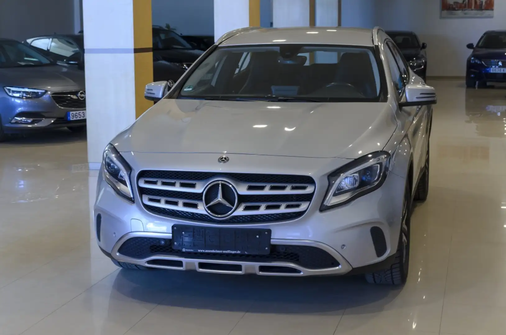 Mercedes-Benz GLA 200 200d Urban 7G-DCT Gris - 2