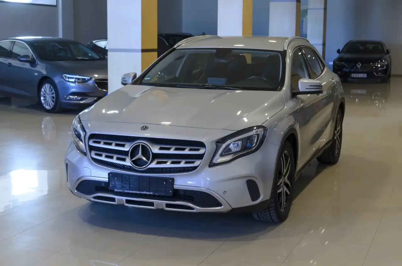 Mercedes-Benz GLA 200