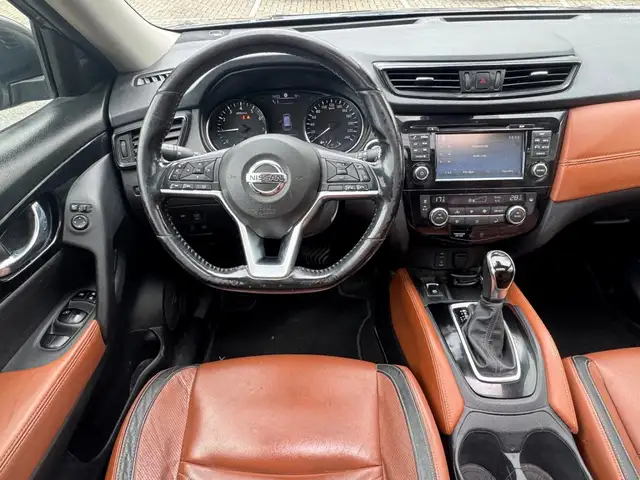 Nissan X-Trail view 2
