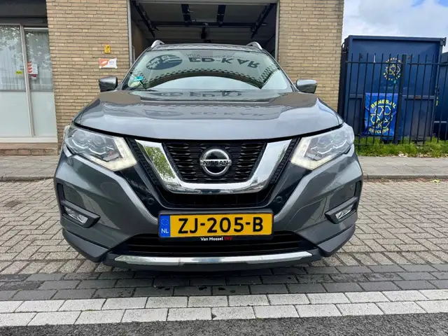Nissan X-Trail view 4