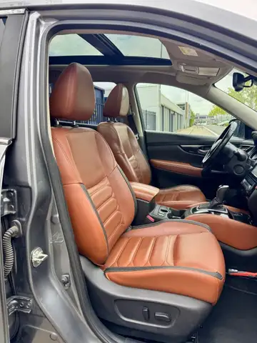 Nissan X-Trail view 3