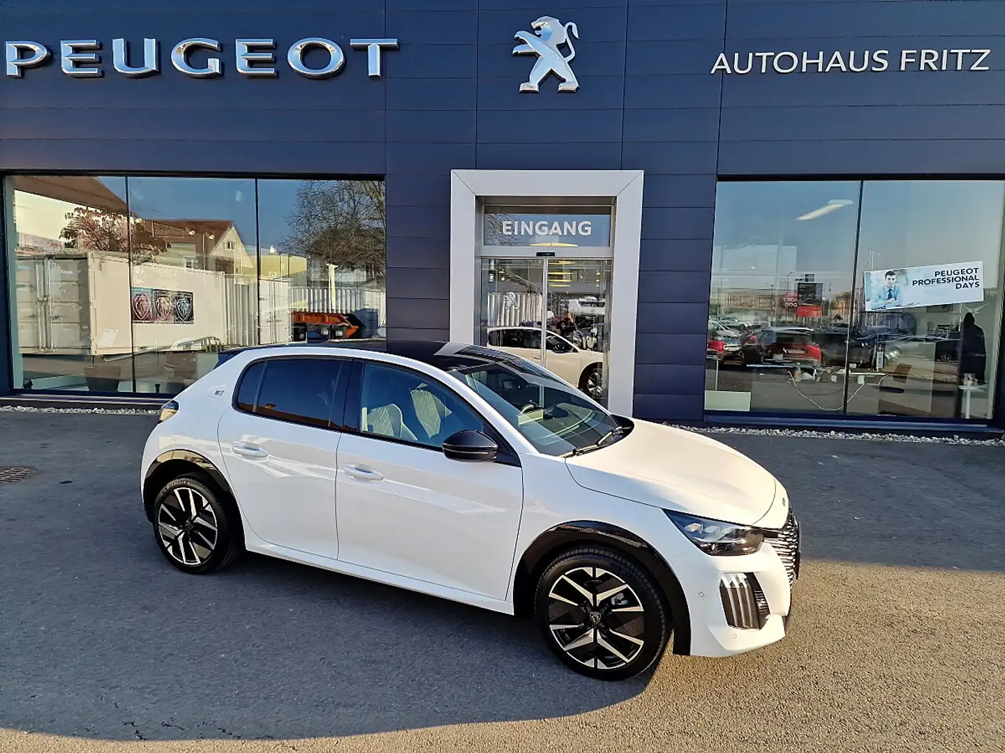 Peugeot 208 e-208 156PS 51kWh GT "Februar 27' verfügbar" Weiß - 2