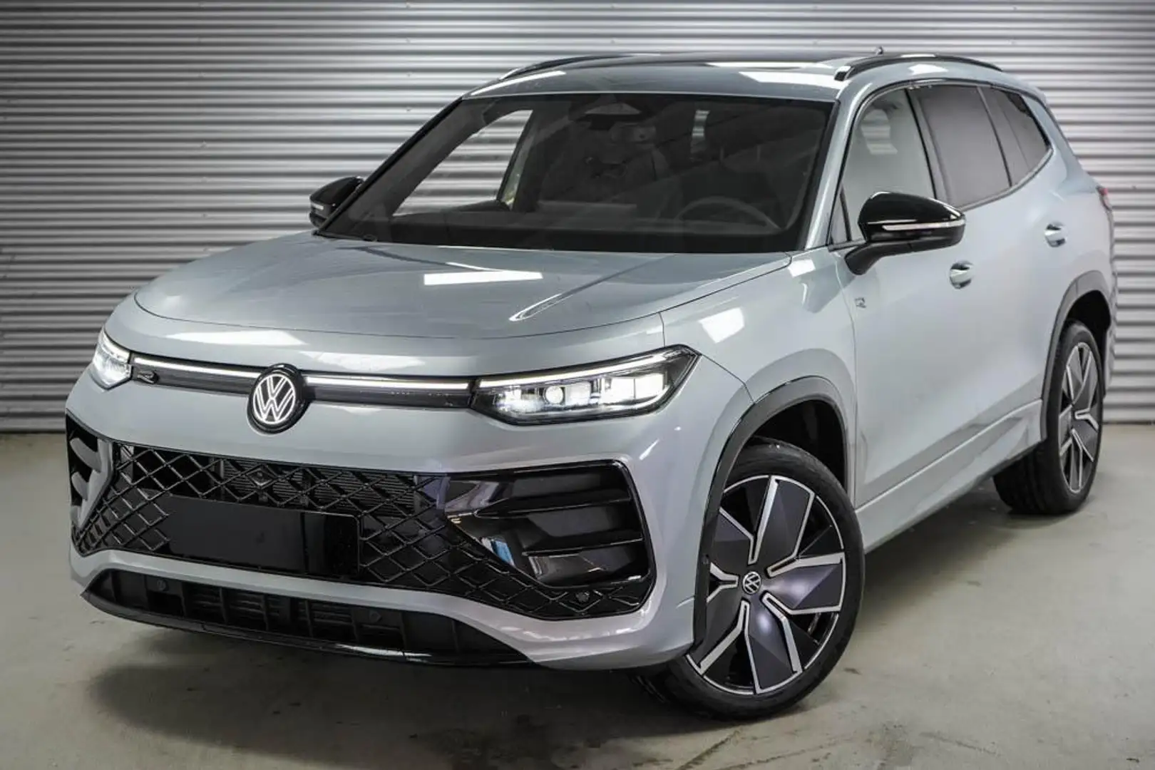 Volkswagen Tayron 2,0 TDI DSG 4Motion R-Line - LAGER  -LAG. 142 k... Silber - 1