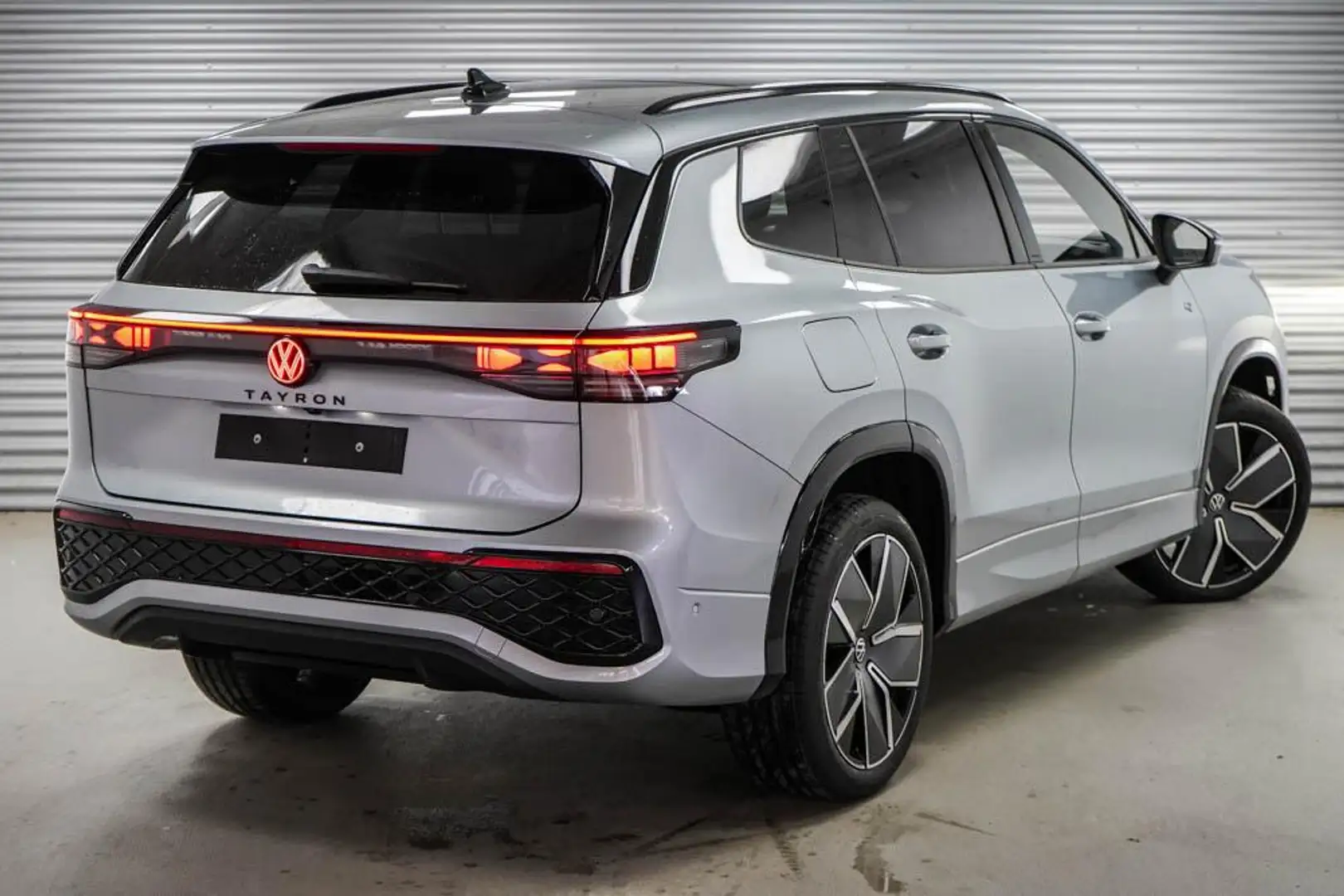 Volkswagen Tayron 2,0 TDI DSG 4Motion R-Line - LAGER  -LAG. 142 k... Silber - 2