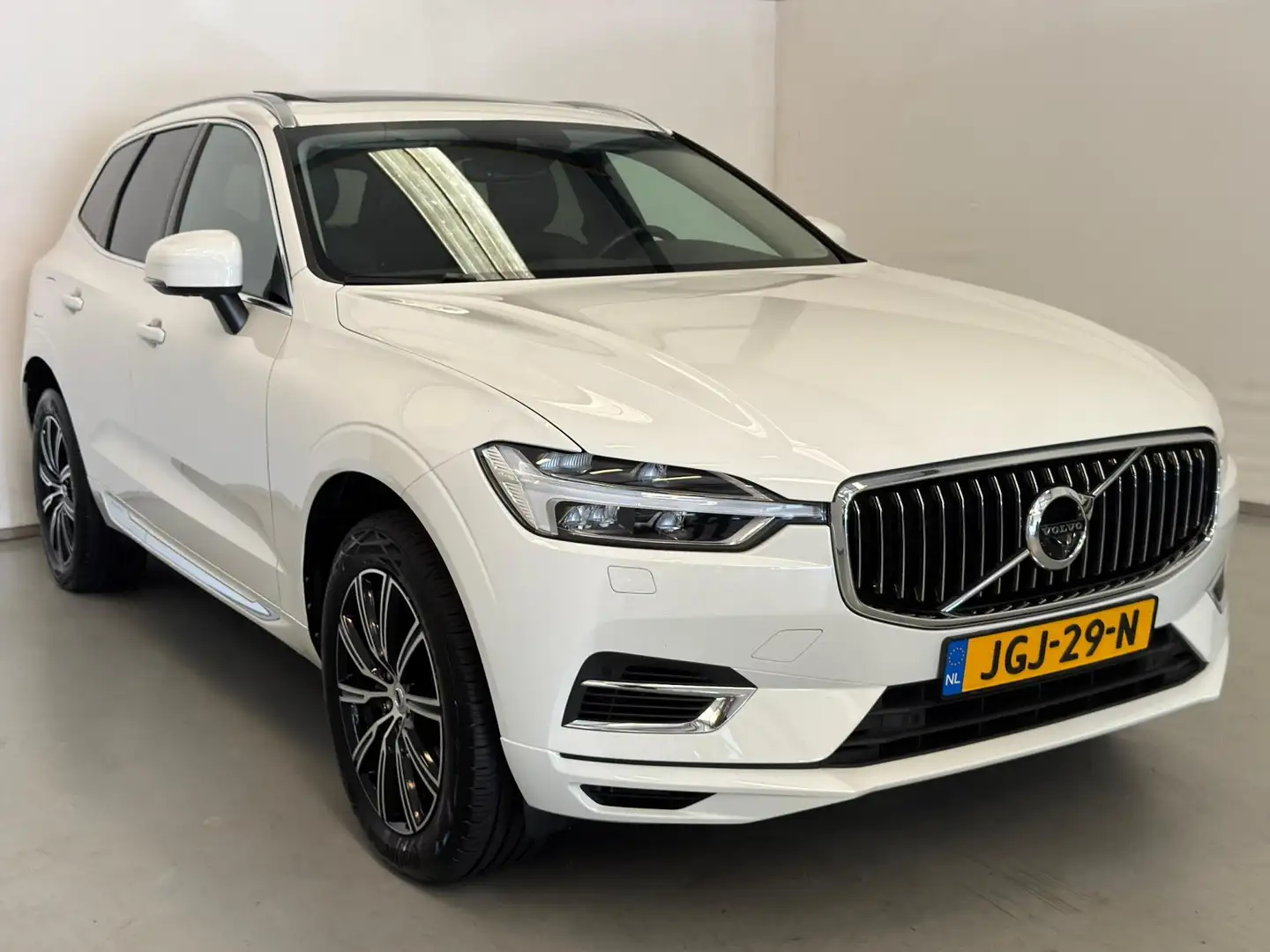 Volvo XC60 2.0 Recharge T8 AWD Inscription / BTW / Pano / Mem Weiß - 2