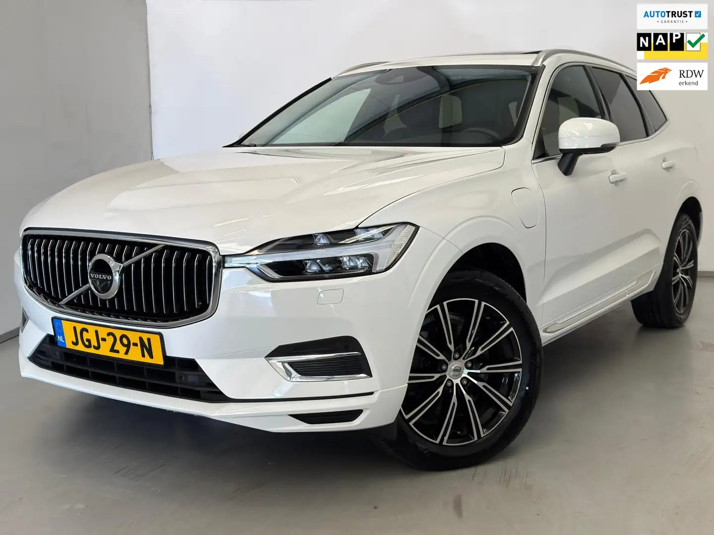 Volvo XC60 2.0 Recharge T8 AWD Inscription / BTW / Pano / Mem Weiß - 1