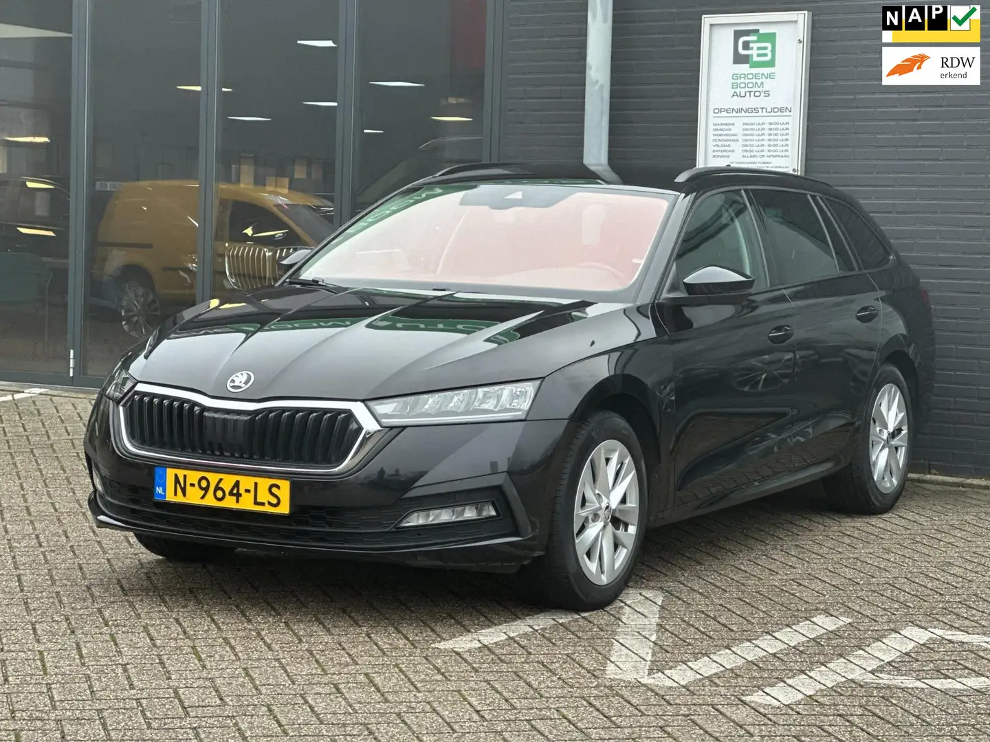 Skoda Octavia Combi 1.0 e-TSI Business Edition/CARPLAY/STOELVERW Negro - 1