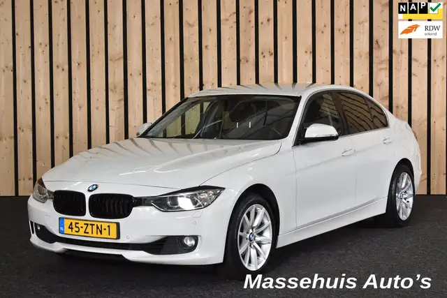 BMW 320 3-serie 320i Upgrade Edition 184 PK Automaat NL-au