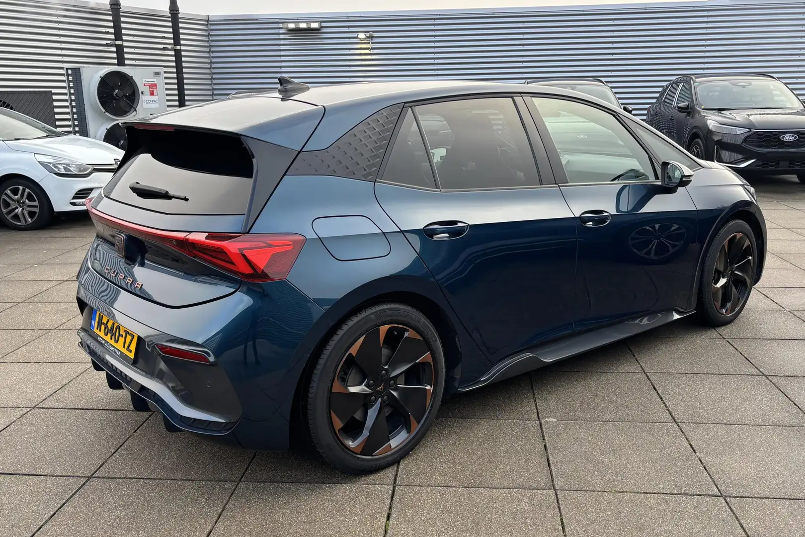 CUPRA Born Adrenaline One 62 kWh Bleu - 2