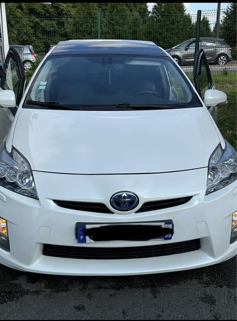 Toyota Prius (Hybrid) Executive - 1