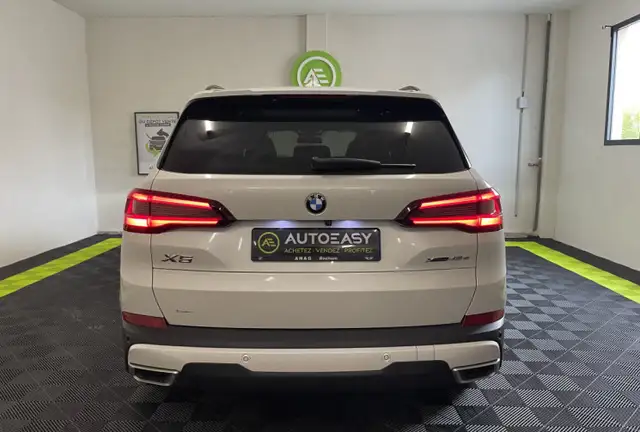 BMW X5 view 4