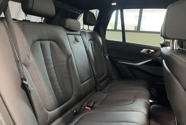 BMW X5 view 14