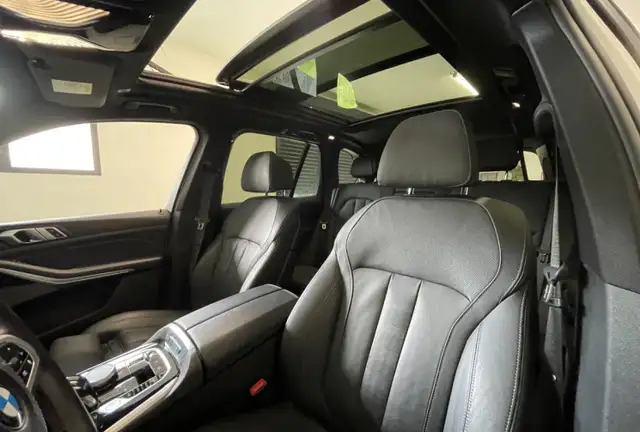 BMW X5 view 11