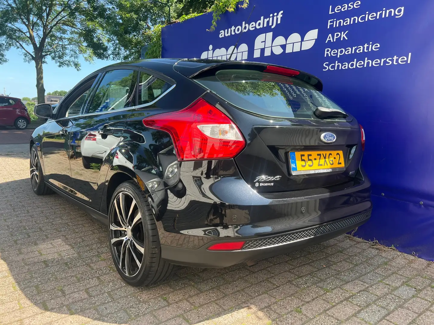 Ford Focus 1.0 EcoBoost Titanium Zwart - 2