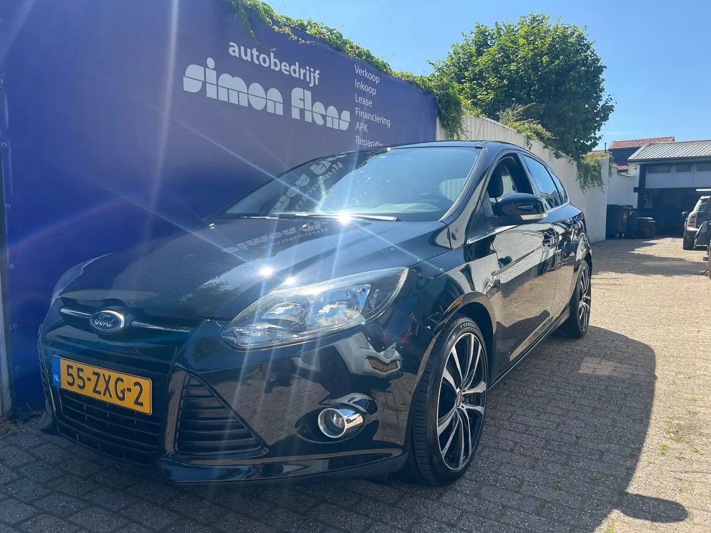 Ford Focus 1.0 EcoBoost Titanium Zwart - 1