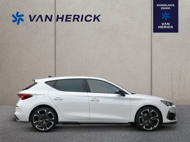 Cupra Leon view 3