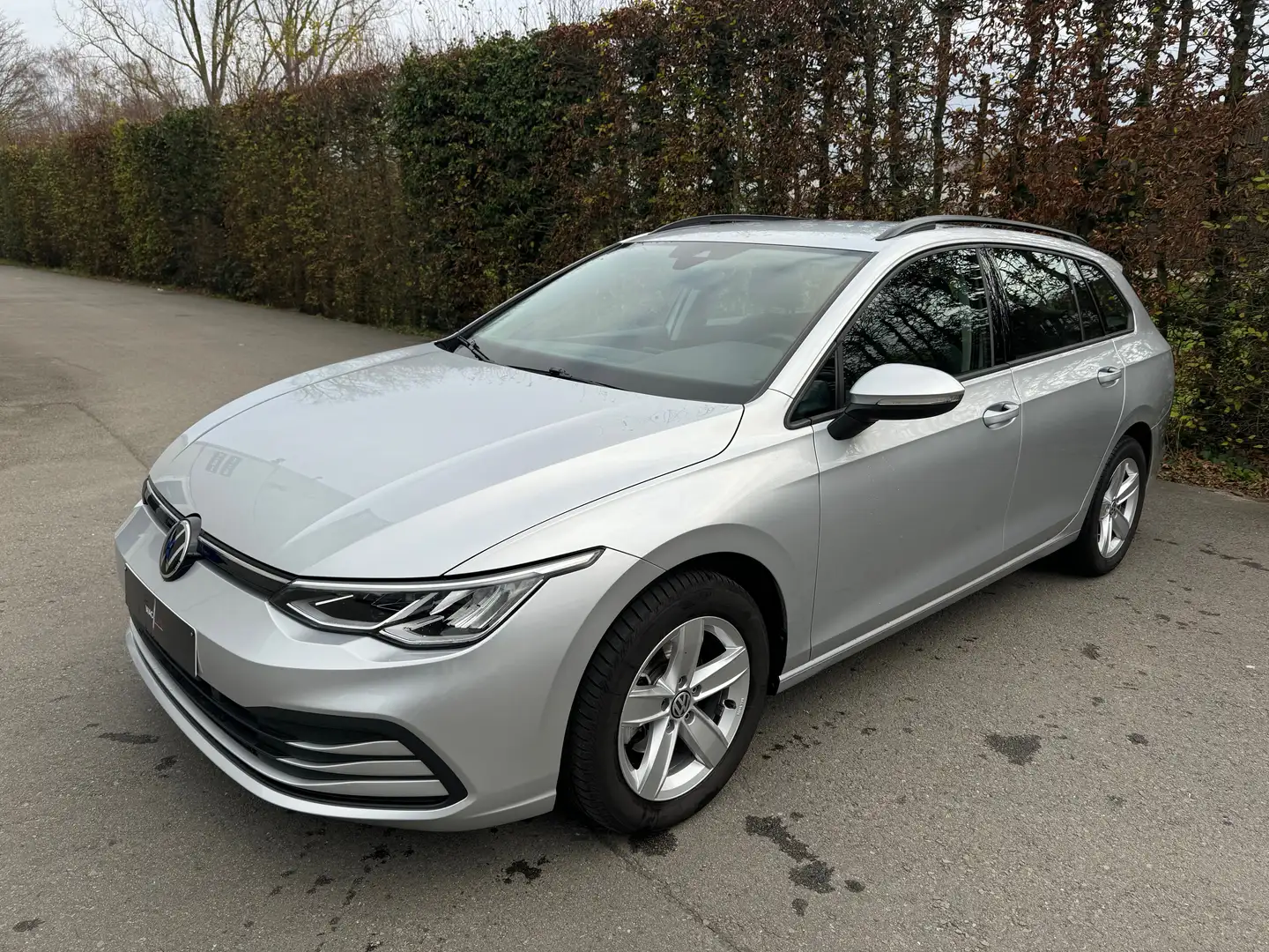 Volkswagen Golf Variant 1.0 eTSI Life DSG / CARPLAY / / NAV / / PDC / Grau - 1