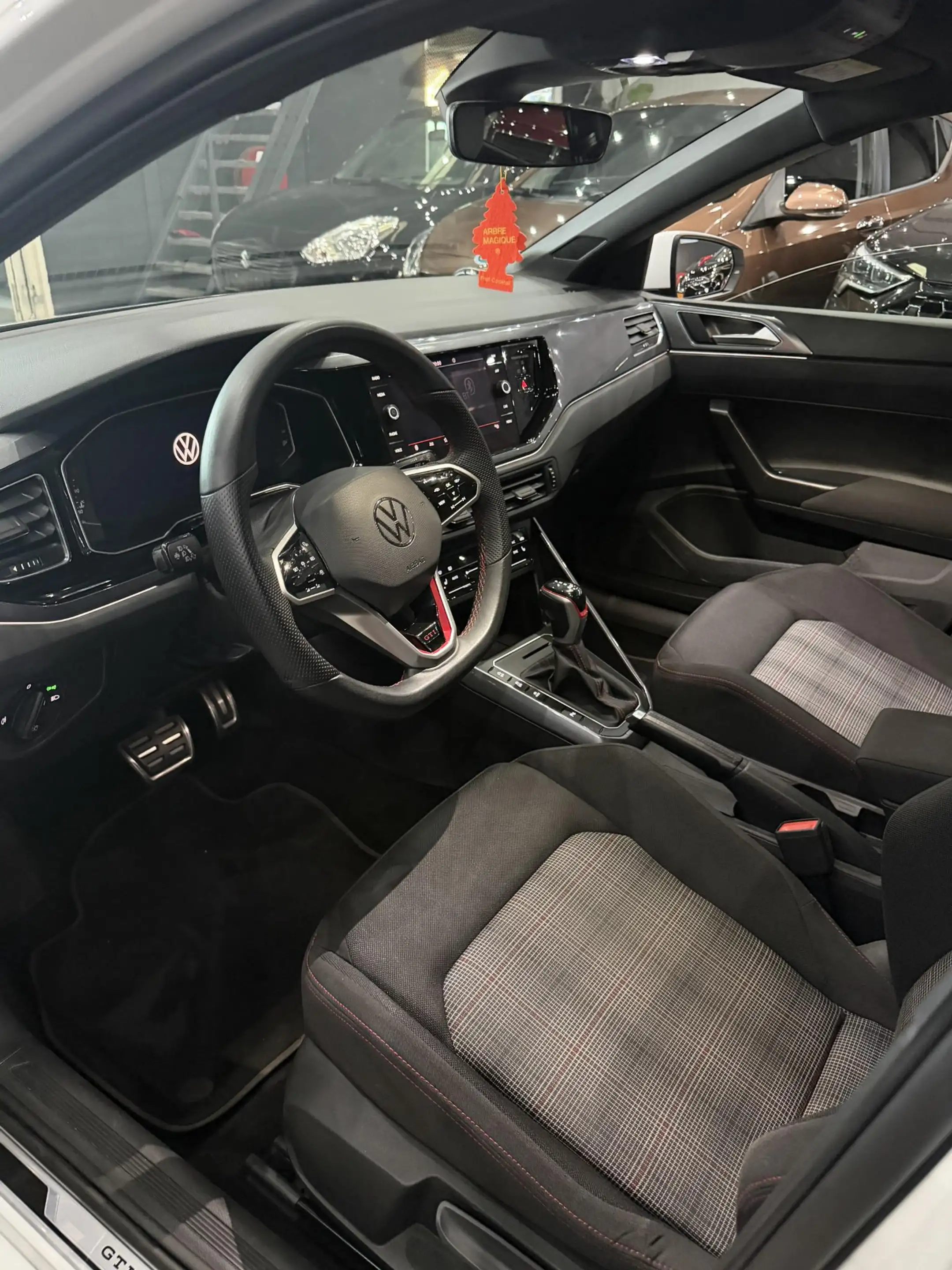 Volkswagen Polo GTI 2.0 TSI — photo 12
