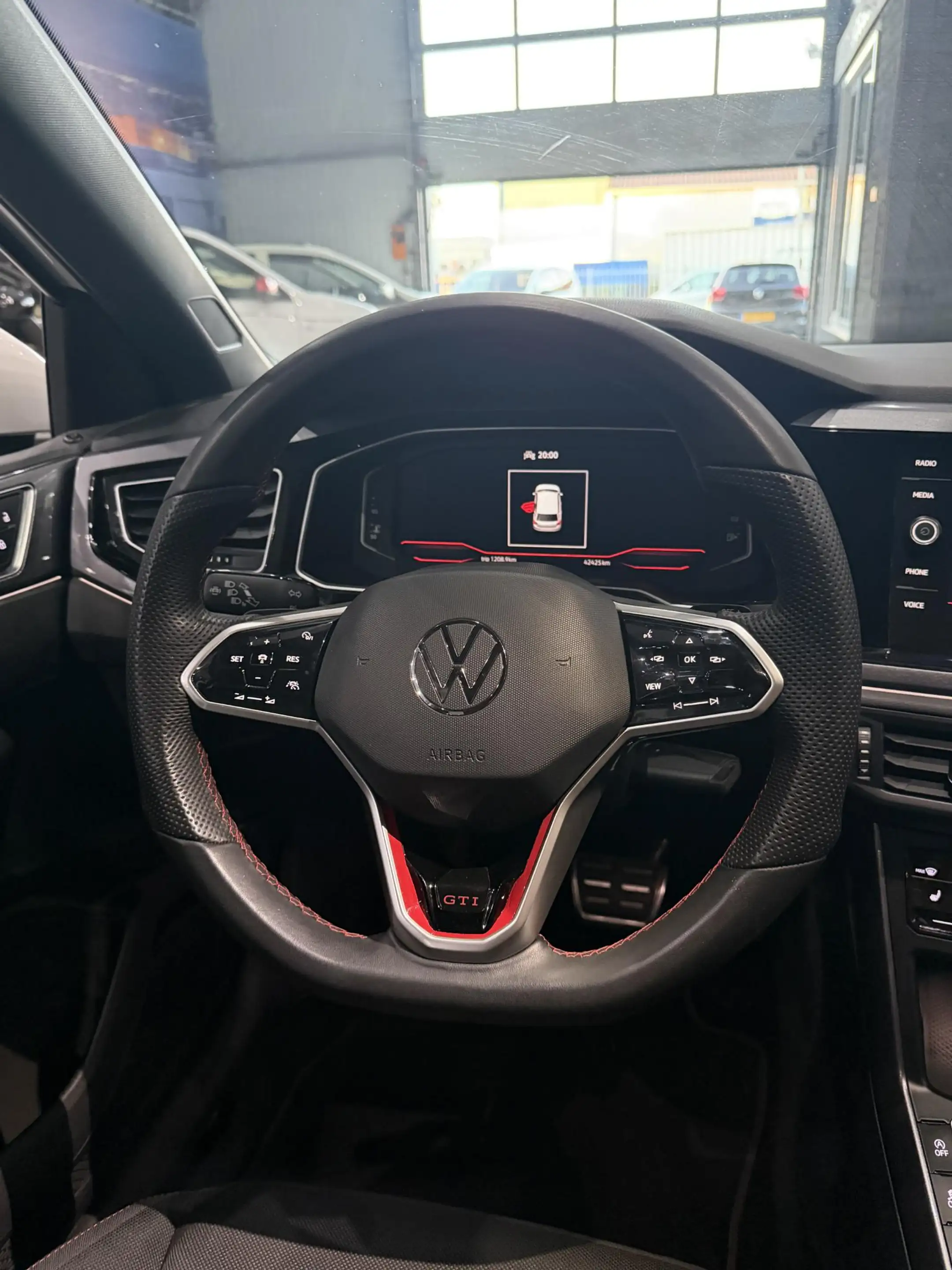 Volkswagen Polo GTI 2.0 TSI — photo 11